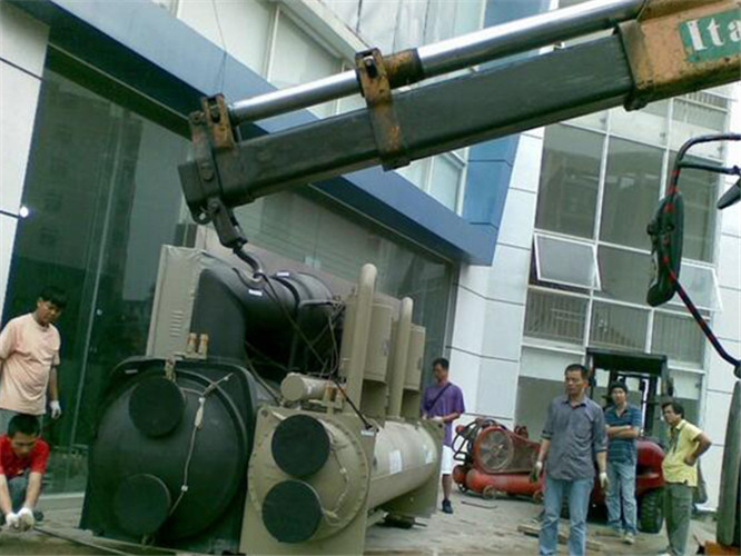 扶风县随车吊和汽车吊的核心区别是什么？哪种更省钱？