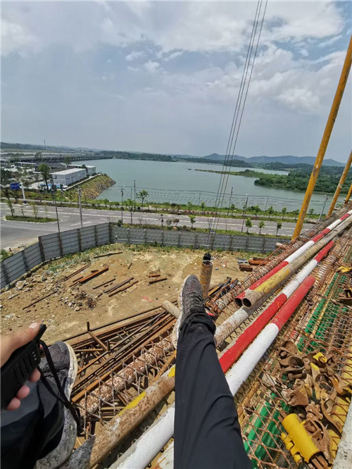 扶风县作业中发生设备损坏或人员意外，责任怎么划分？